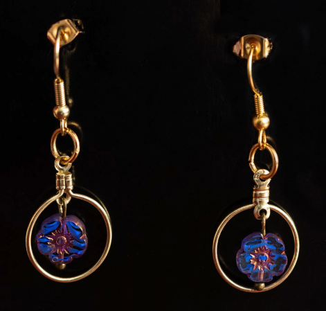 Pair of gold-colored earrings with pansy beads