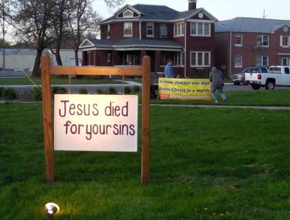 New Atheist Banner in Streator, Illinois Goes Up… with a Message to Potential Vandals